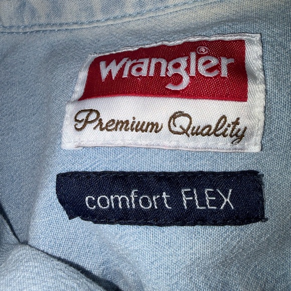 🆕💜 Wrangler Comfort Flex Light Wash Button Down Shirt M Western Denim - Picture 13 of 15